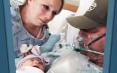 Mulher induz parto 15 dias antes, para que seu marido com câncer terminal pudesse conhecer sua filha