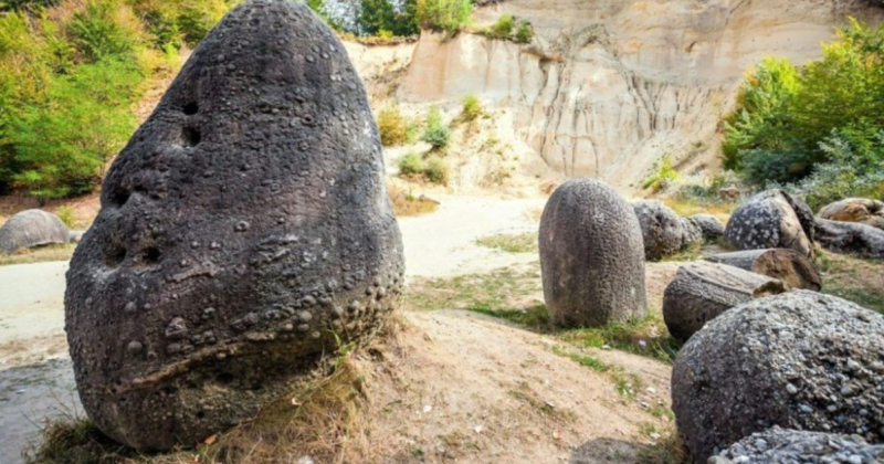 O mistério das pedras vivas da Romênia: elas crescem, se reproduzem e respiram