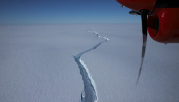 Iceberg colossal do tamanho de Londres se separa da Antártica