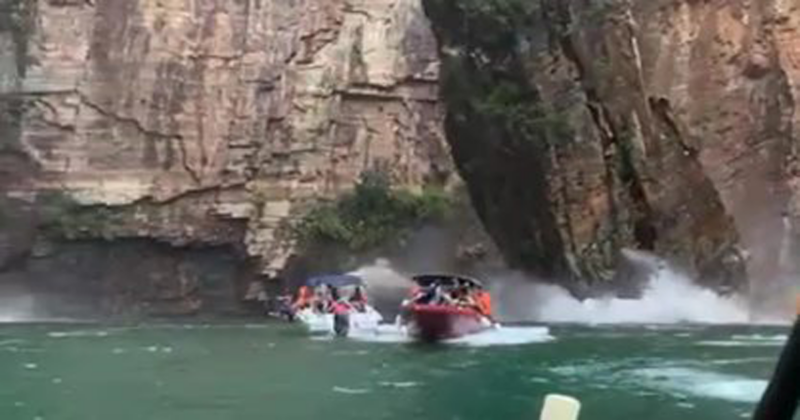 URGENTE: Deslizamento de rochas atinge turistas em embarcações em MG, há registro de morte