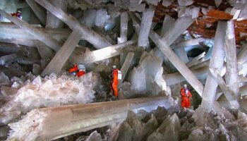 Caverna com cristais de gelo gigantes é descoberta, chama-se “Naica” e é uma maravilha da natureza
