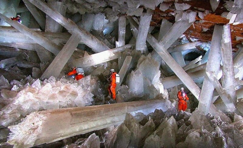 Caverna com cristais de gelo gigantes é descoberta, chama-se “Naica” e é uma maravilha da natureza