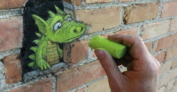 Com giz colorido, artista usa seu talento para dar vida às ruas de sua cidade