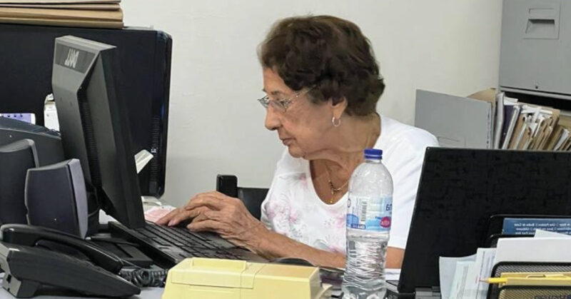 Vovó de 94 anos ainda trabalha como contadora e não pretende se aposentar