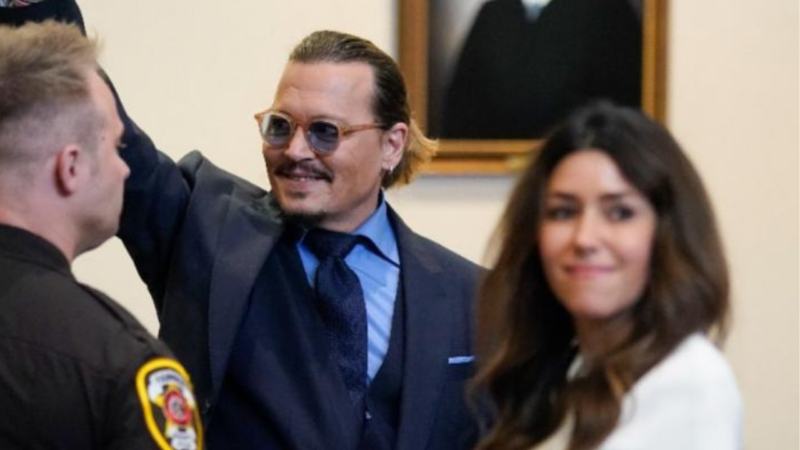 Johnny Depp vence processo contra Amber Heard e ela terá que pagar 15 milhões ao ator