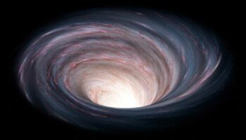 Astrônomos descobrem buraco negro que consome o equivalente a uma Terra a cada segundo