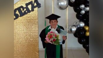 Vovó de 84 anos realiza sonho de concluir ensino médio e prova que nunca é tarde demais