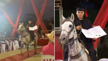 Jovem chega à cerimônia de formatura com o cavalo que o levou para a escola todos os dias