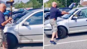 Homem usa um machado para quebrar a janela de um carro e salvar um cachorro no calor sufocante