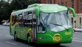 Austrália tem os primeiros ônibus que funcionam graças a energia solar gratuitos para a população