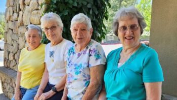 Quatro idosas decidem morar juntas após 70 anos de amizade