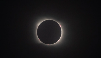 Como ver o eclipse solar ao vivo nesta segunda-feira, 8 de abril?
