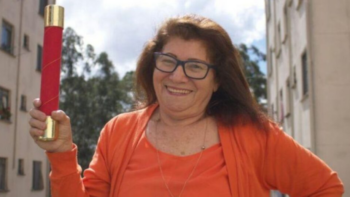 Mulher se forma aos 72 anos e vai cursar faculdade