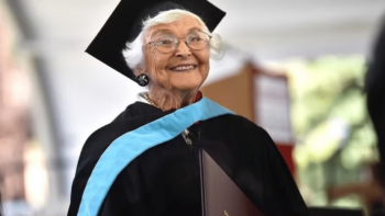 Idosa de 105 anos conquista diploma de mestrado 80 anos após iniciar curso em Stanford
