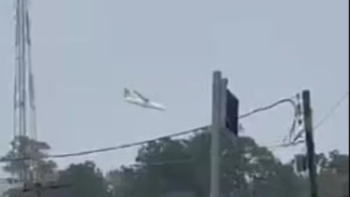 Avião comercial com capacidade para 68 passageiros cai em área residencial no interior de SP
