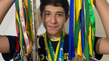 Com apenas 16 anos, jovem conquista nota máxima no Enem e coleciona diversas medalhas