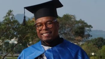 Cantor Buchecha se forma na faculdade aos 49 anos: “Segui até o fim”