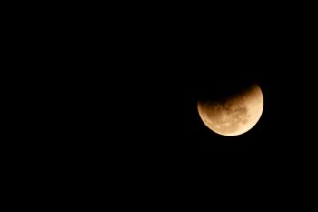 Hoje teremos espetáculo no céu: Eclipse parcial da Lua acontece hoje! Saiba como ver